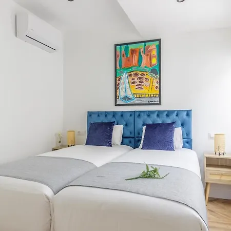 Living4malaga Art&light Attic *